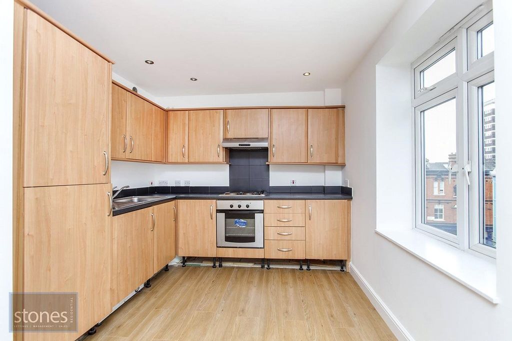 Property photo 2 of 11 Kitchen