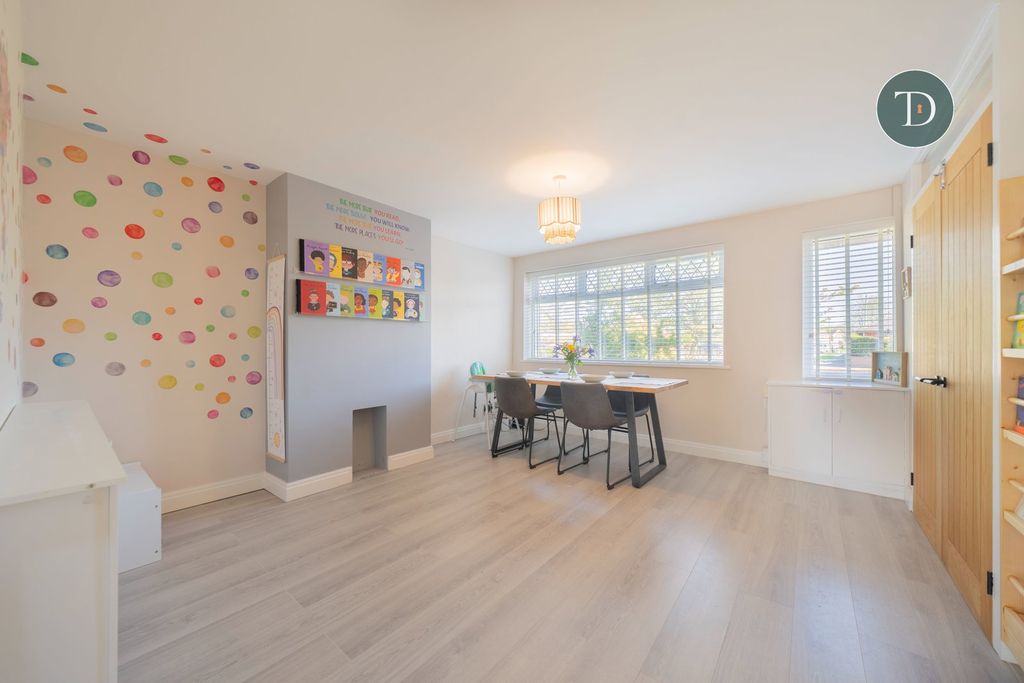 Property photo 3 of 28