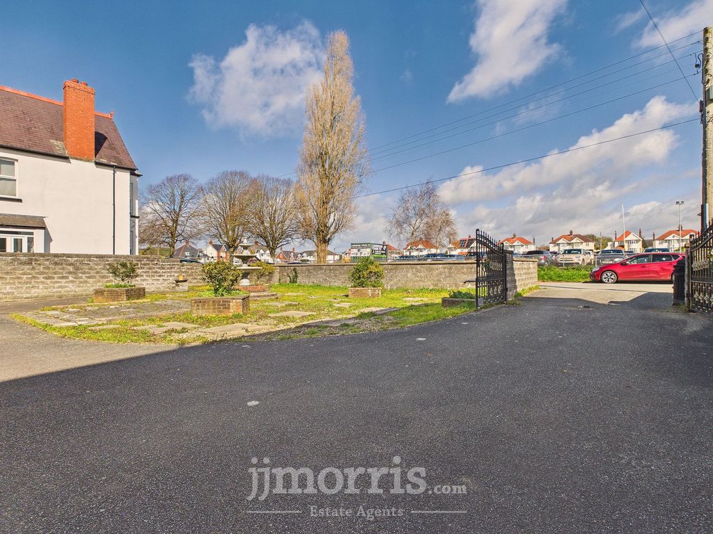 Property photo 3 of 53