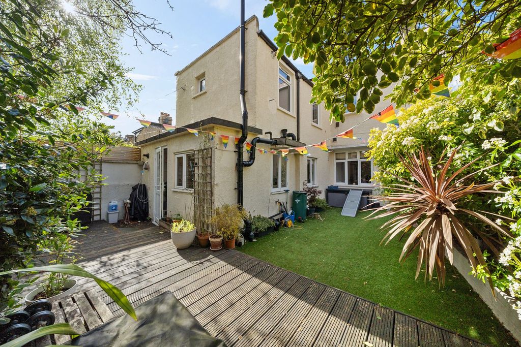 Property photo 2 of 12