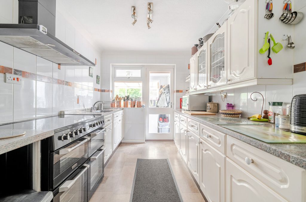 Property photo 1 of 24 1 - 1439833-9-69d7E3A...