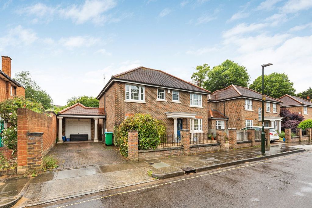Property photo 1 of 8