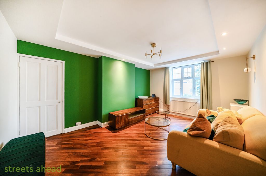 Property photo 1 of 12 92Bccf4F-c4A1-42F...