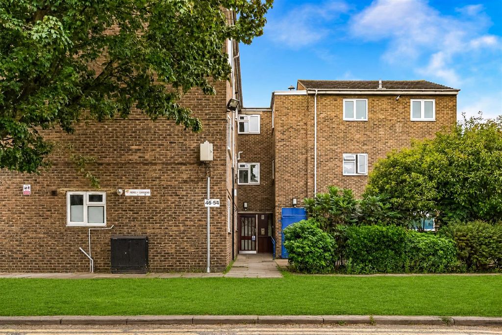Property photo 1 of 14 Brierly Gardens