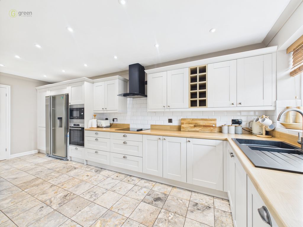 Property photo 2 of 25