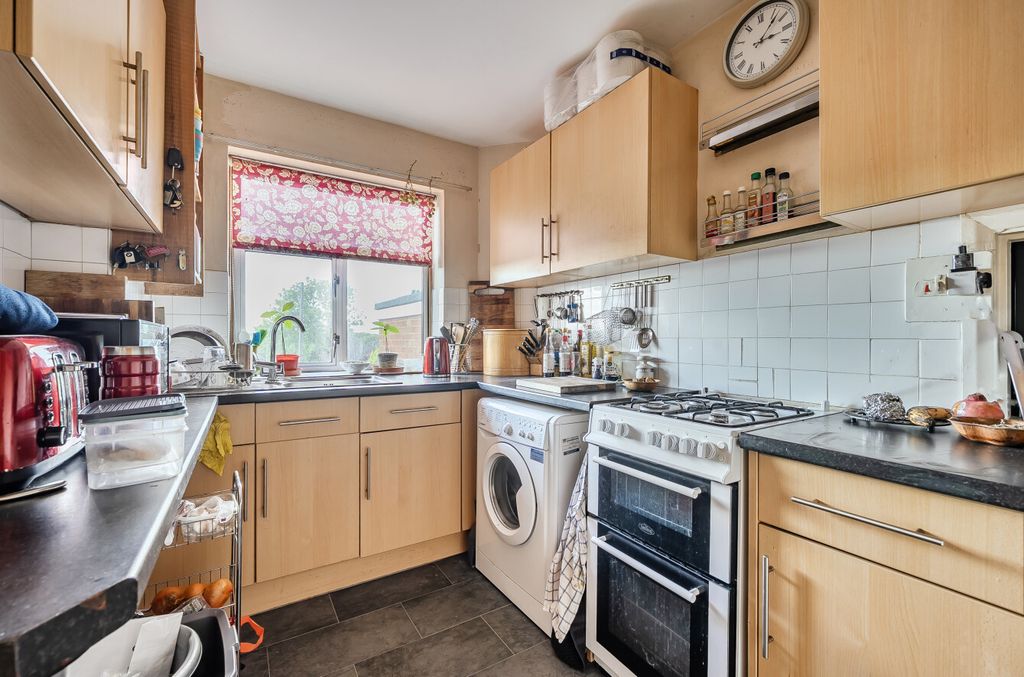 Property photo 3 of 19 1356813-14-68d163...