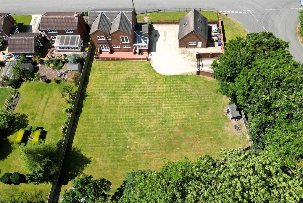Property photo 1 of 32