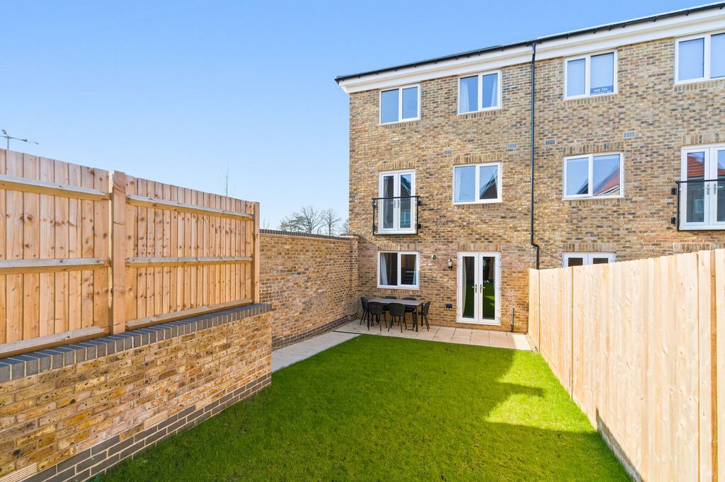 Property photo 3 of 19