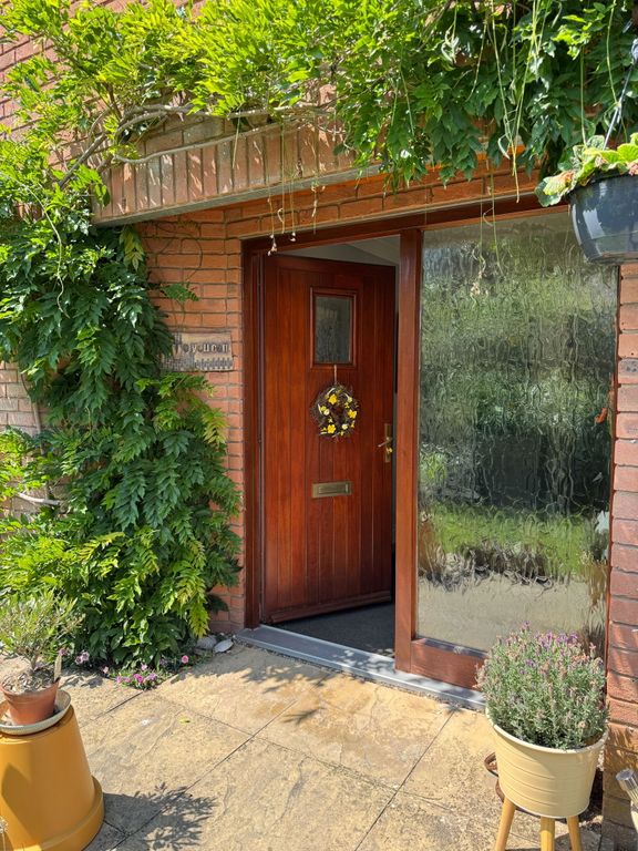 Property photo 2 of 28