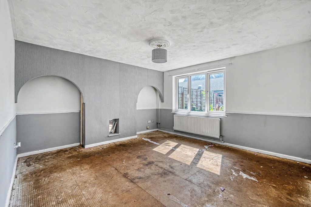 Property photo 2 of 18 11 St Peters Terrace, Farnworth, Bolton, Greater Manchester, Bl4 9Az