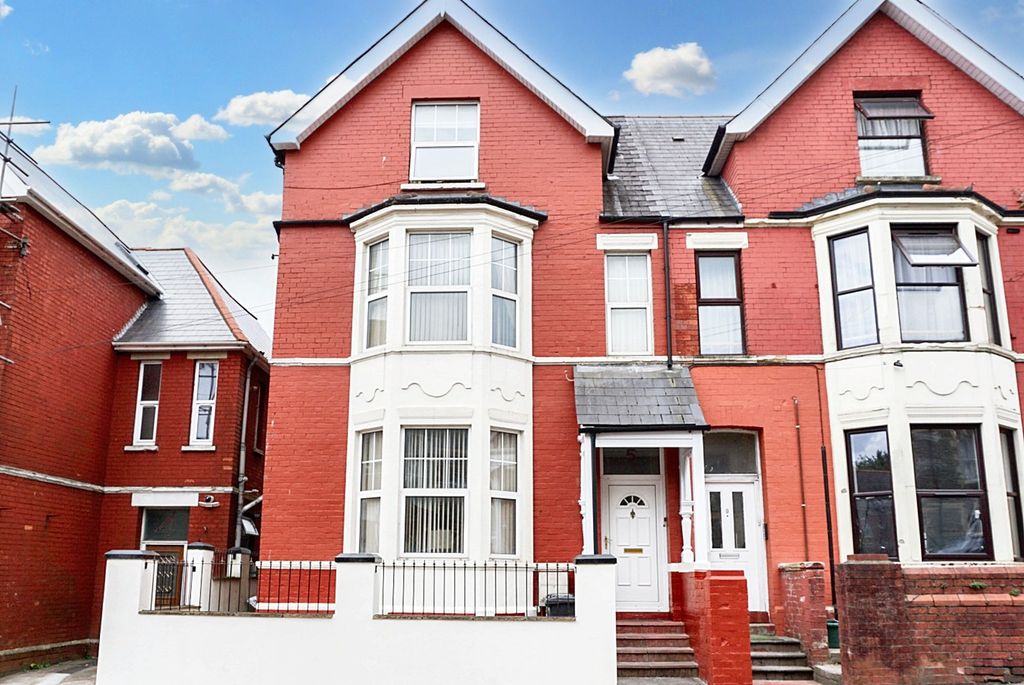 Property photo 1 of 33