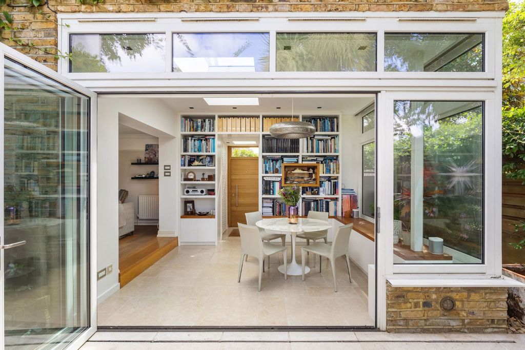 Property photo 3 of 14 5371063