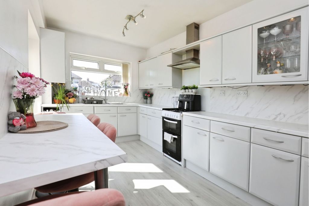 Property photo 1 of 19 Kitchen/Diner