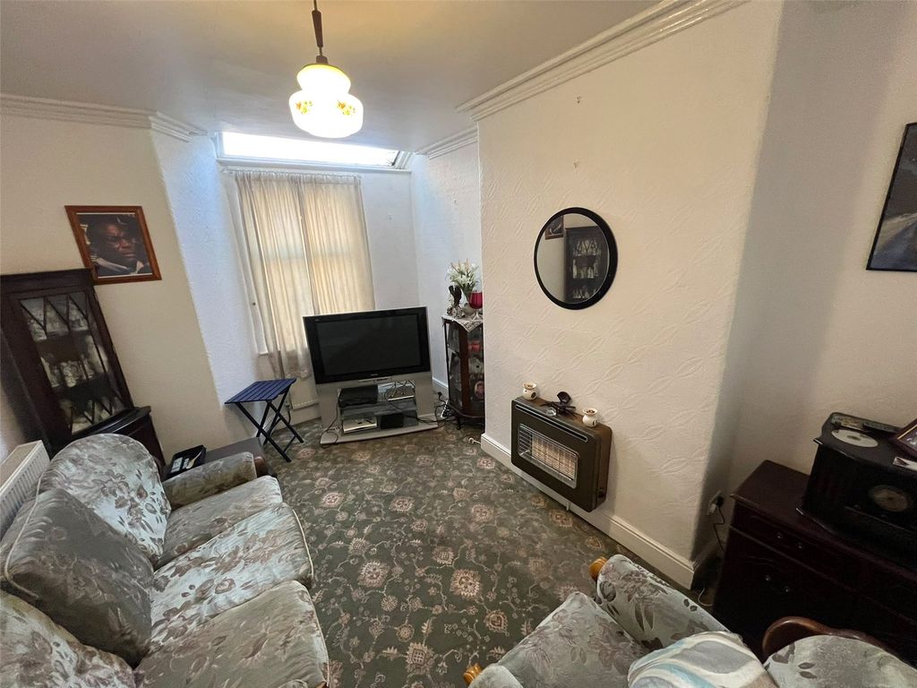 Property photo 3 of 22 Picture No. 06