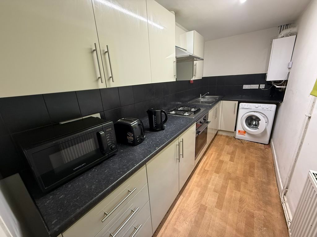 Property photo 2 of 8 Photo 5