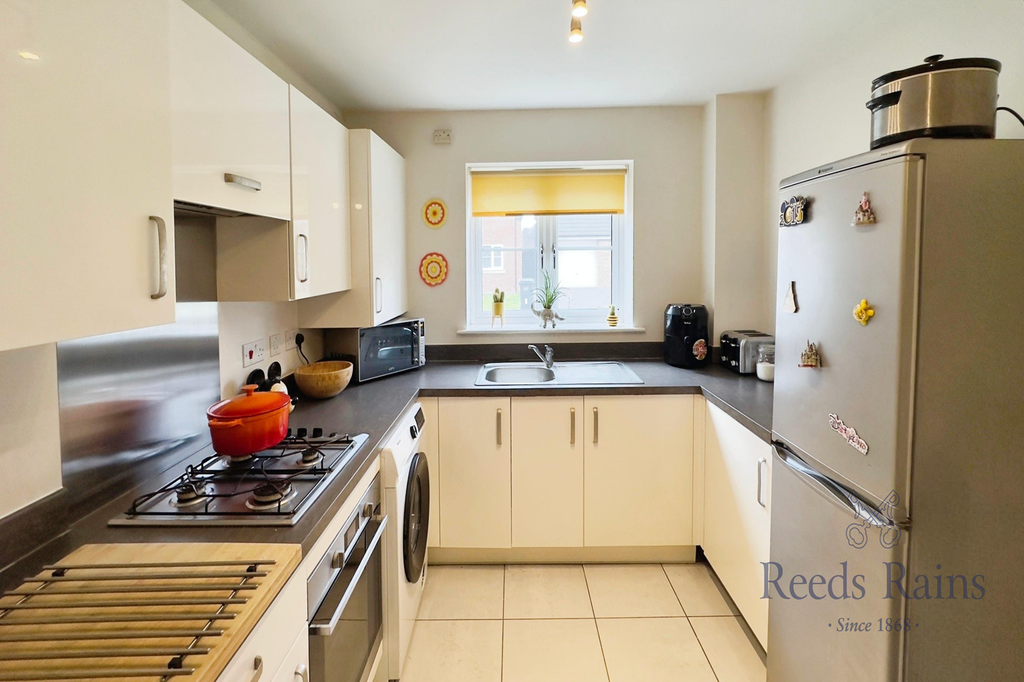 Property photo 2 of 14 Kitchen