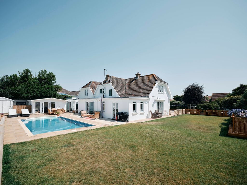 Property photo 1 of 40