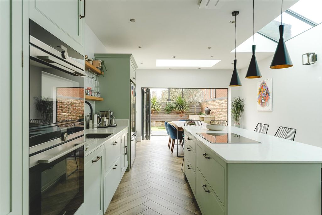 Property photo 1 of 40 Roding Road-11.Jpg