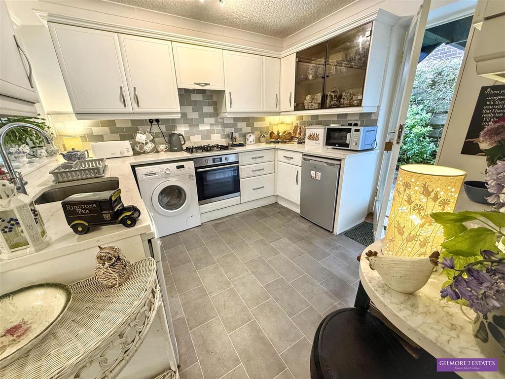 Property photo 3 of 16 Kitchen