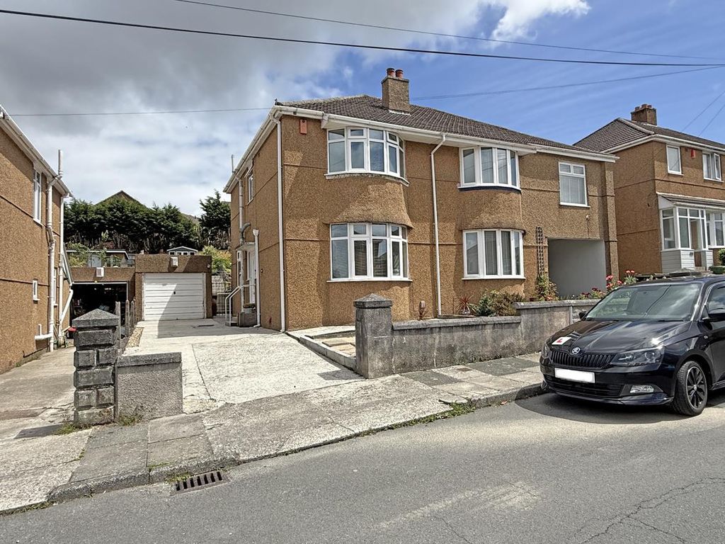 Property photo 1 of 18 Beacon Down Avenue 72 - Front.Jpg
