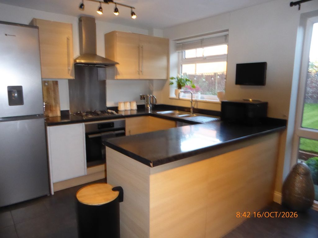 Property photo 1 of 11 Kitchen