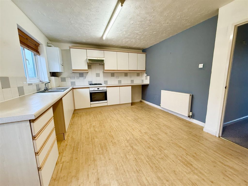 Property photo 3 of 12 Kitchen Dining