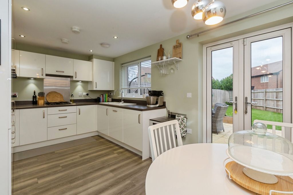 Property photo 3 of 19 Photo