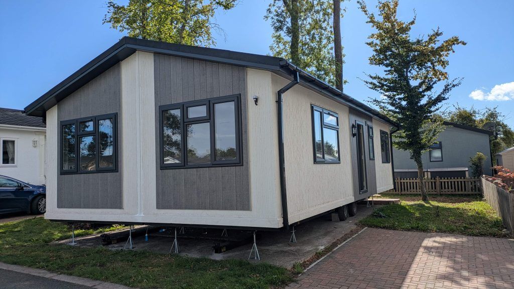Property photo 1 of 6 Exterior 3