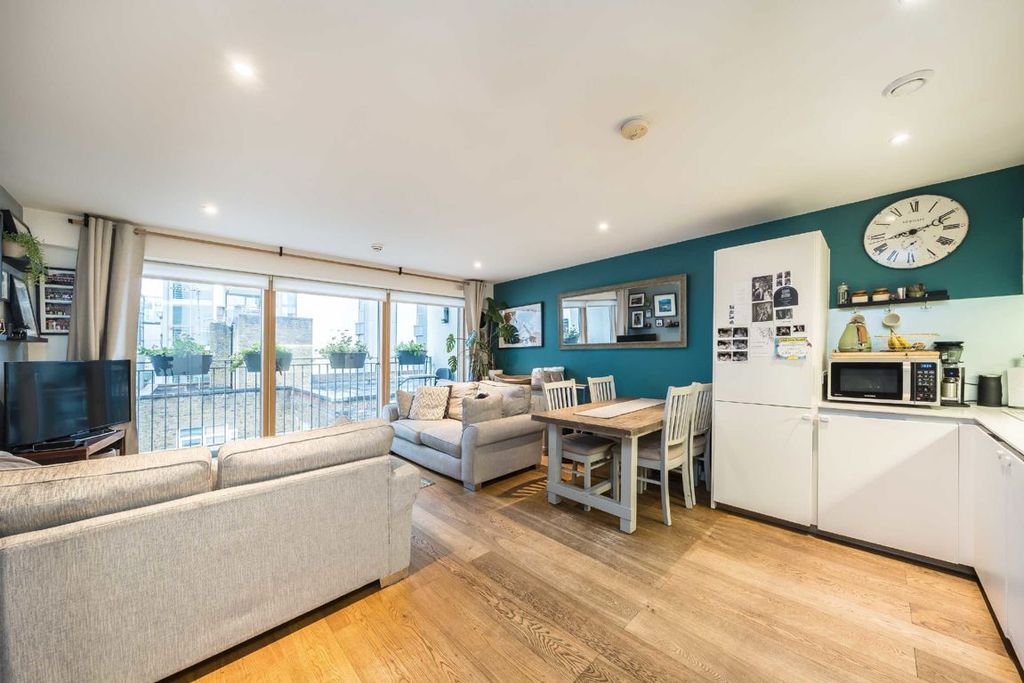 Property photo 1 of 8