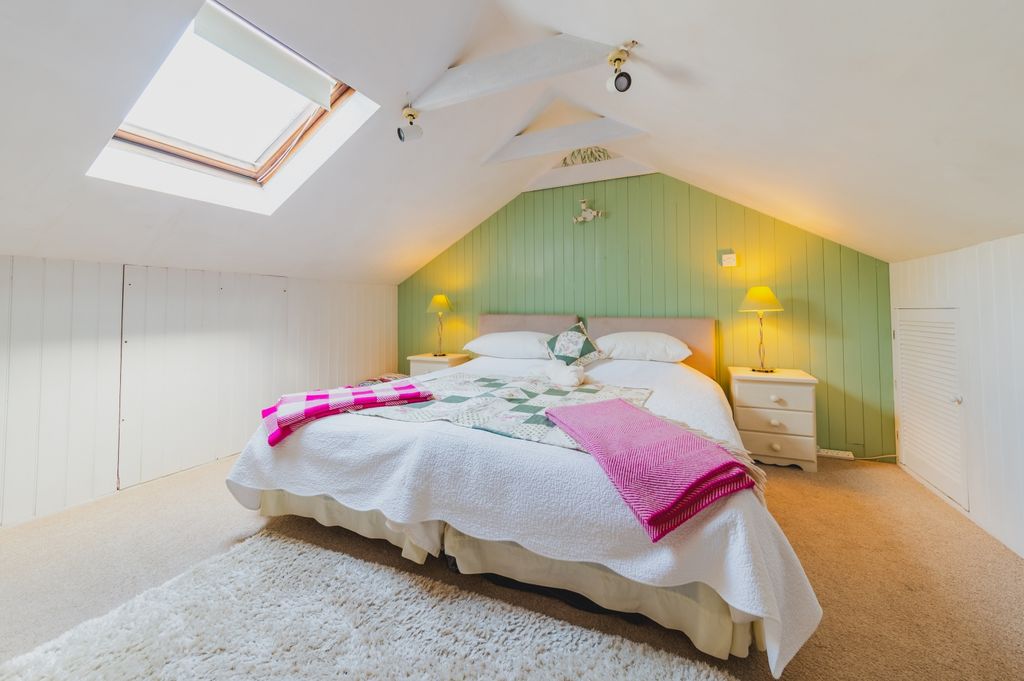 Property photo 3 of 21 Castlecottage-Tps-44