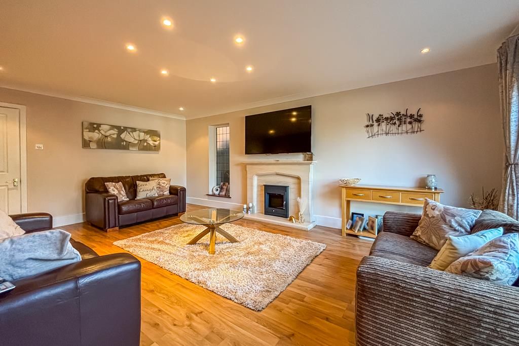 Property photo 3 of 33 Lounge