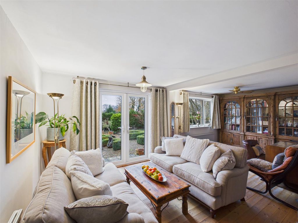 Property photo 3 of 17 Sitting/Dining Room