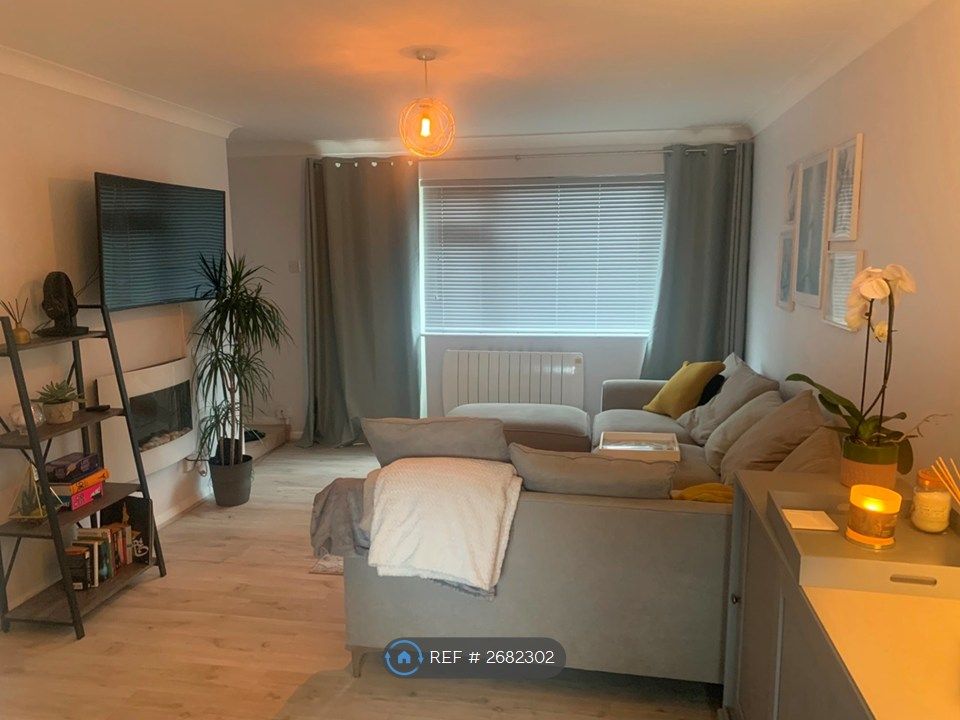 Property photo 2 of 23