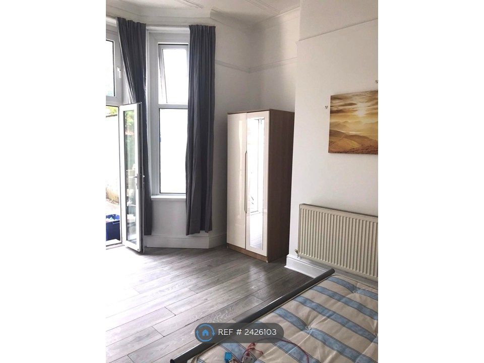 Property photo 3 of 15 Bedsit 2