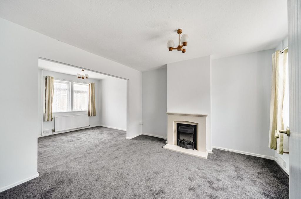 Property photo 2 of 13 15165469