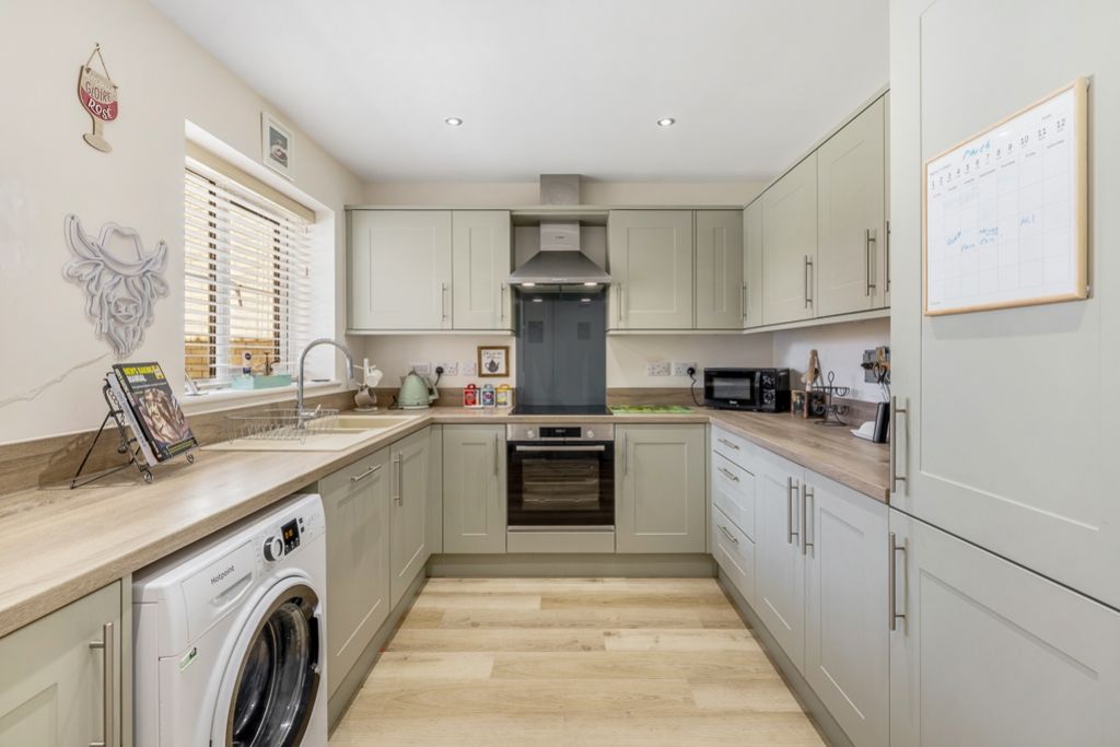 Property photo 3 of 20 29 Elm Close (Kirton)-12