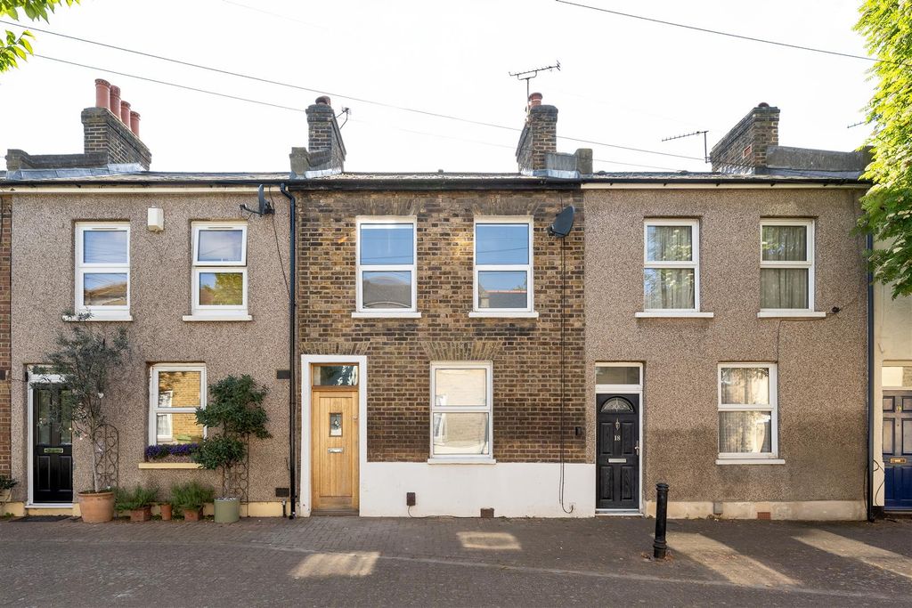 Property photo 1 of 23 Lavender Street, E15
