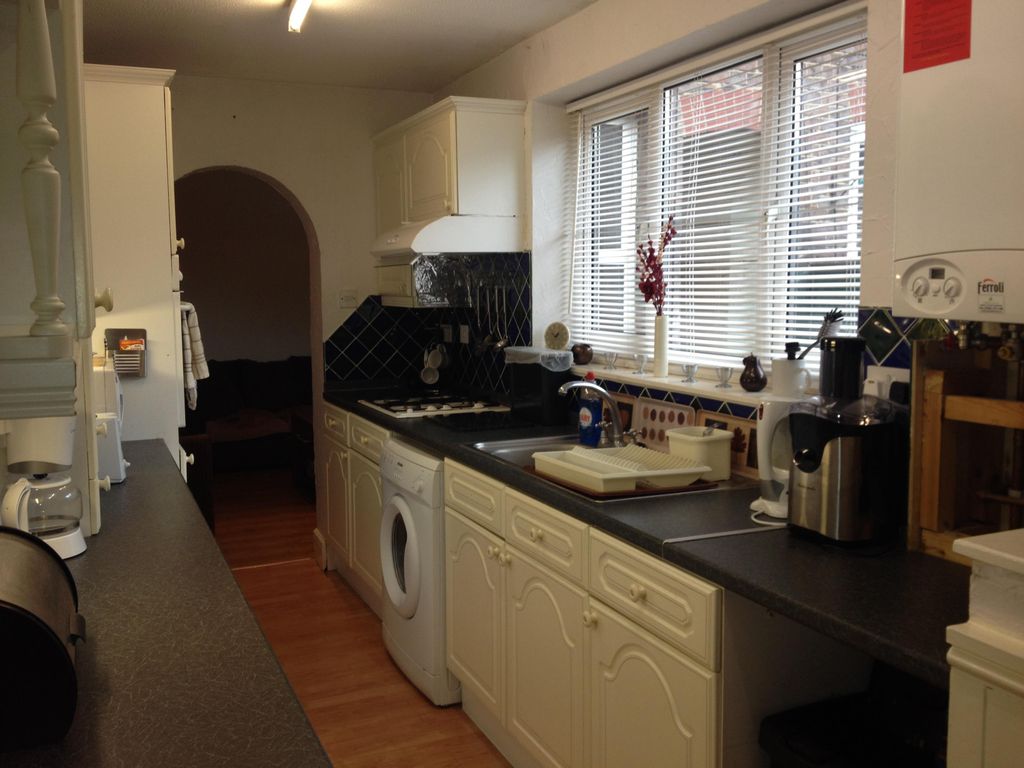 Property photo 2 of 8 Kitchen
