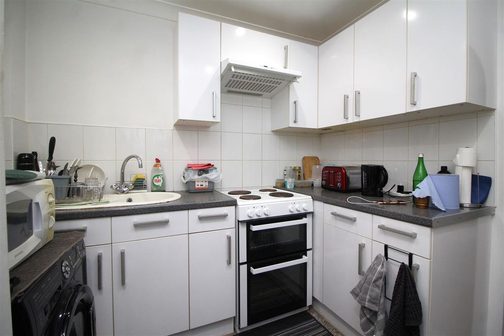 Property photo 3 of 7 Kitchen 1.Jpg