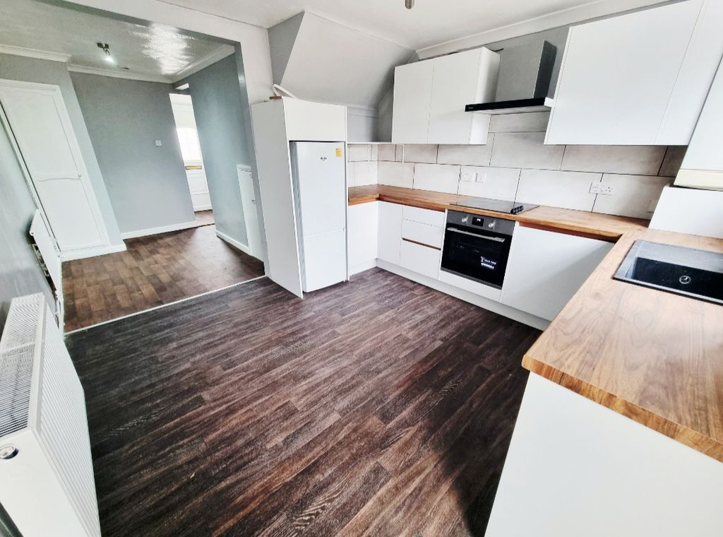 Property photo 1 of 7 Kitchen