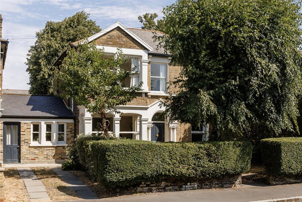 Property photo 1 of 48 Claremont Road, E7