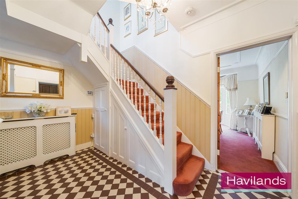 Property photo 2 of 22 Houndsden Road-11.Jpg