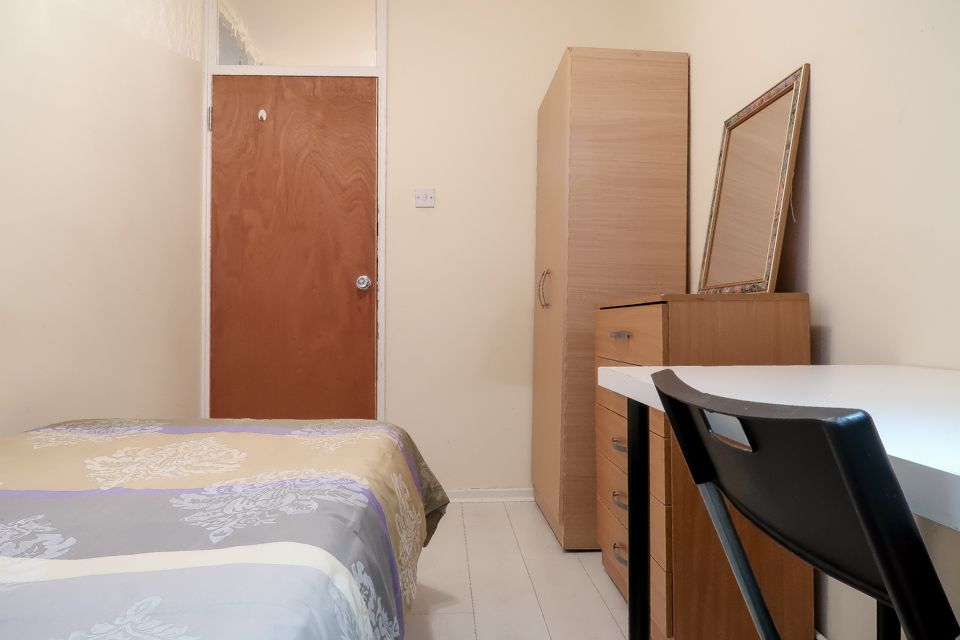 Property photo 3 of 12