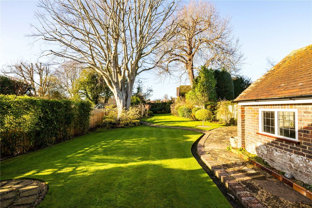 Property photo 3 of 25 Landscaped Garden