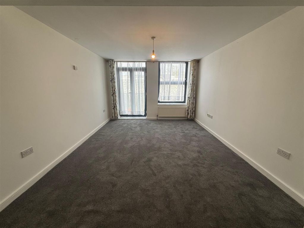 Property photo 2 of 7 Living Room