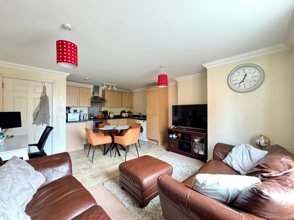 Property photo 2 of 9
