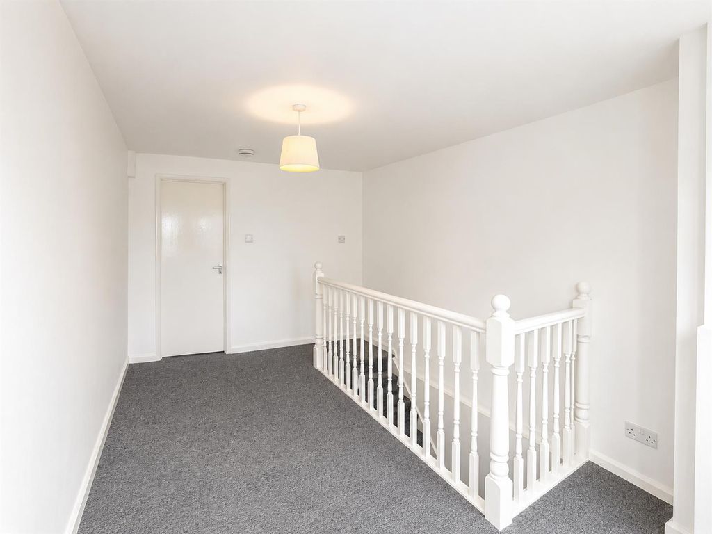 Property photo 2 of 9 Coopers Estate Agents