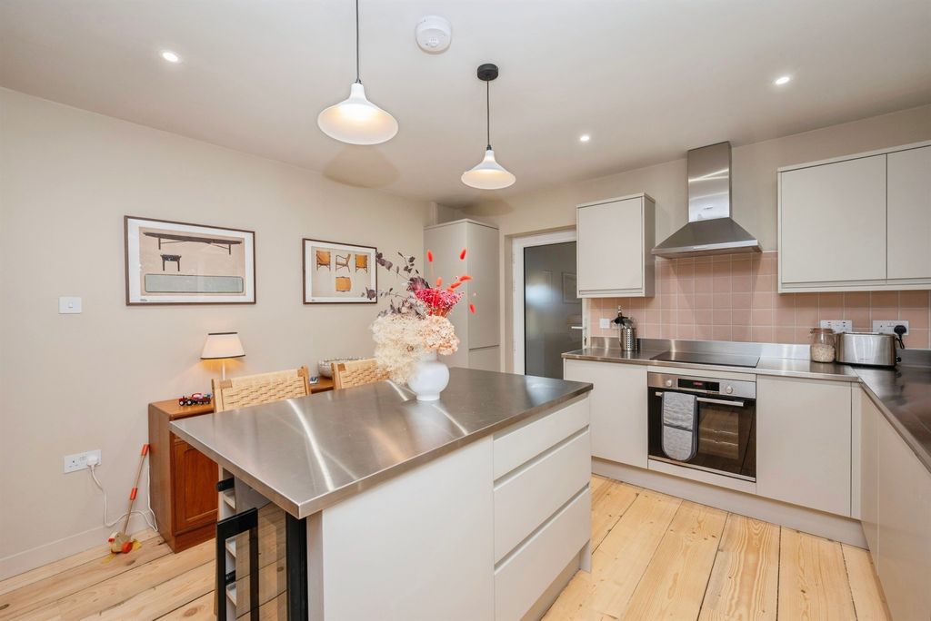 Property photo 3 of 21