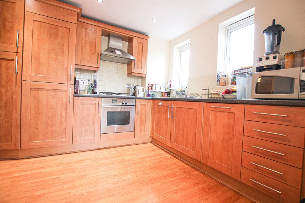 Property photo 3 of 12 Kitchen