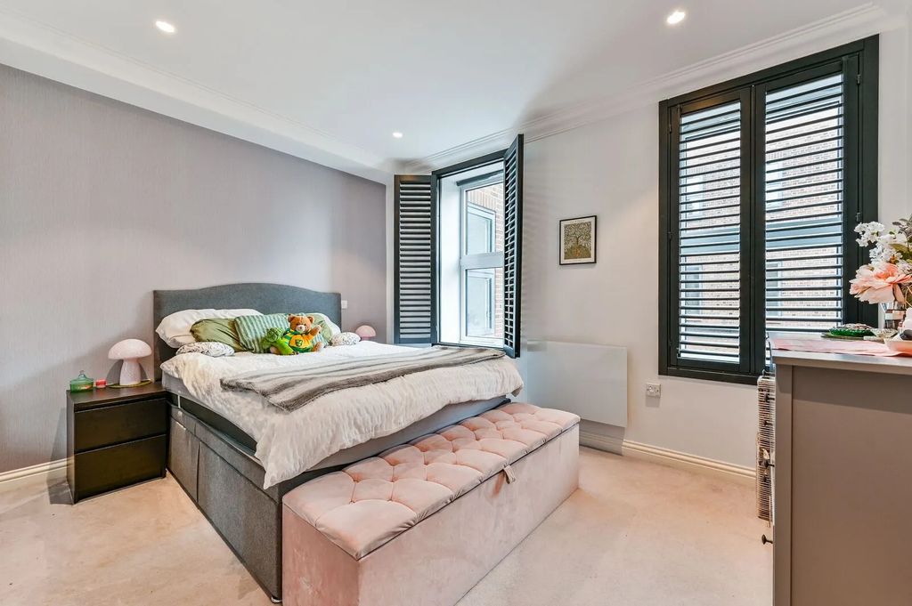 Property photo 3 of 10 Double Bedroom (Pictured With King Sized Bed)